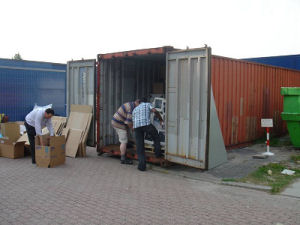 container met instrumentarium en medische hulpmiddelen